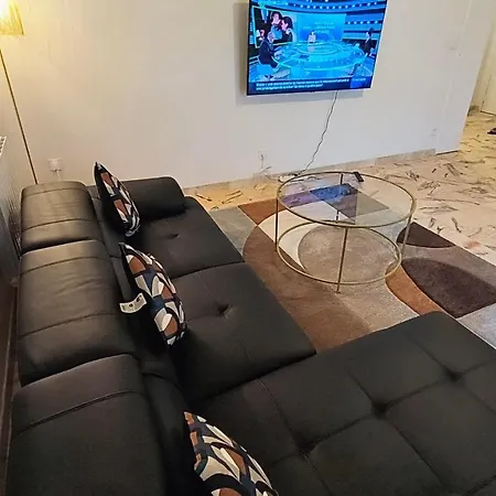 Dujardin Apartment *