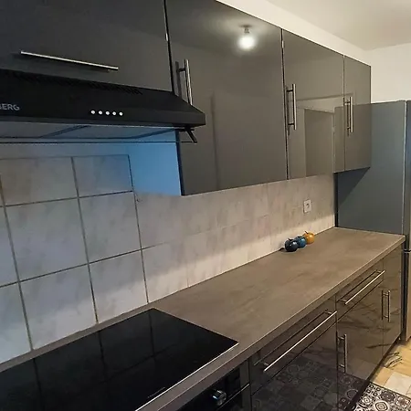 Dujardin Apartment