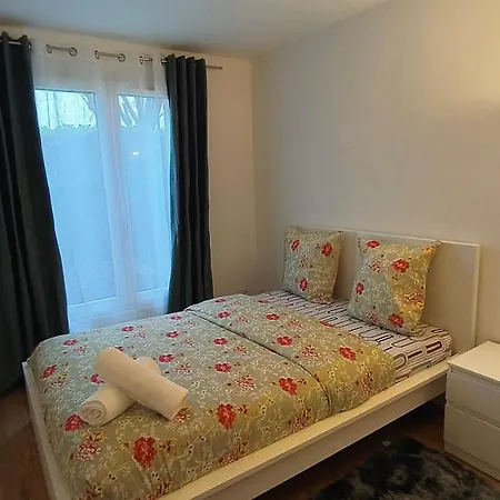 Dujardin Apartment *