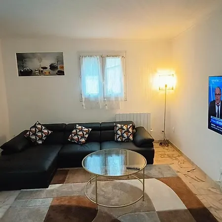 Dujardin Apartment