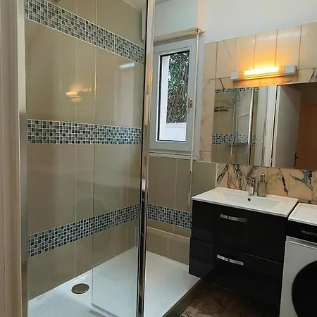 Dujardin Apartment