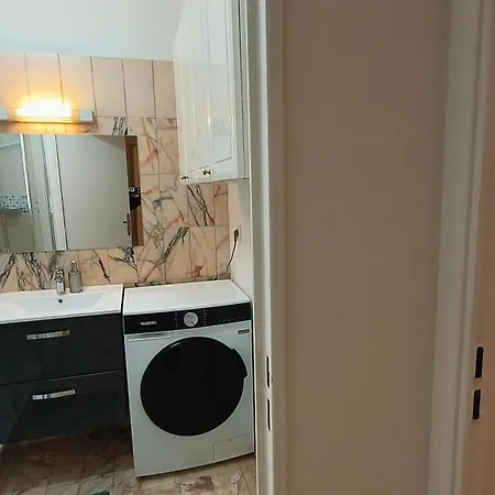 Dujardin Apartment *