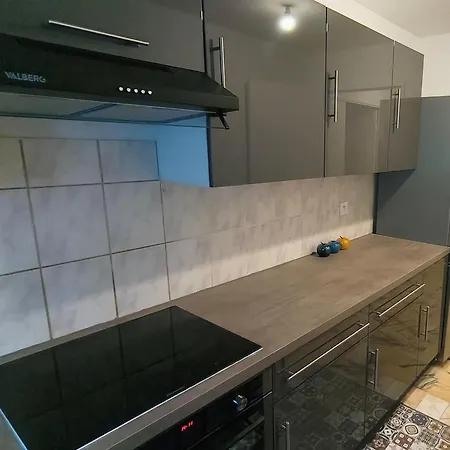 Dujardin Apartment
